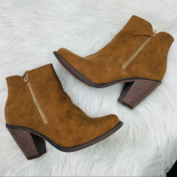 Tan suede zipper bootie - Picture 3 of 6